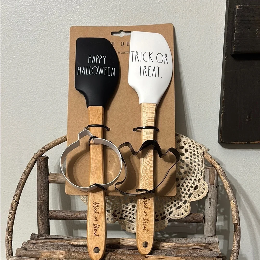 Rae Dunn HAPPY HALLOWEEN & TRICK OR TREAT SPATULAS & COOKIE CUTTER SET NEW
